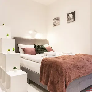 Nearto Old Town Halicka Street Apartament